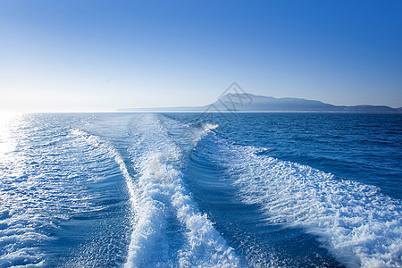 从海上看德尼娅阿利坎特纳斯蒙戈山钓鱼乐趣发动机运动运输娱乐海洋海浪泡沫力量图片