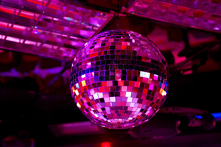 迪斯科球聚光灯紫色流行音乐庆典音乐乐趣舞蹈假期镜子玻璃图片