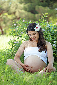 怀孕妇女花朵福利分娩公园快乐微笑诞生女性女孩父母图片