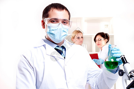 明亮外套在实验室中工作的化学家大学医生科学职业生物学教育医师女孩学生技术背景