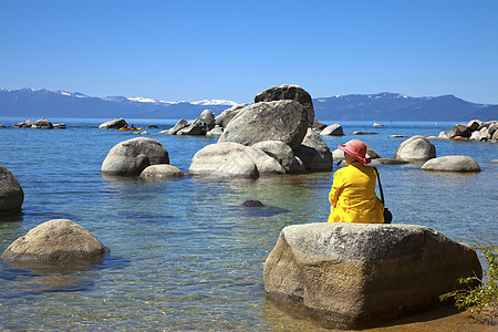 加州塔霍湖放松波浪岩石探索活动旅游旅行女士山脉闲暇图片