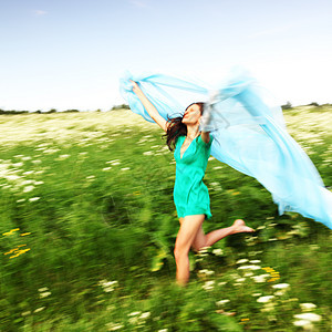 夏季飞自由纺织品公园舞蹈天空女性织物女孩裙子太阳图片