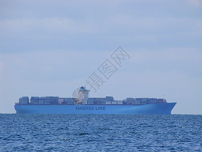 载运货物的巨型Maersk船图片