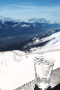 山区水生活天空运动蓝色塑料液体玻璃茶点冰川阳光图片