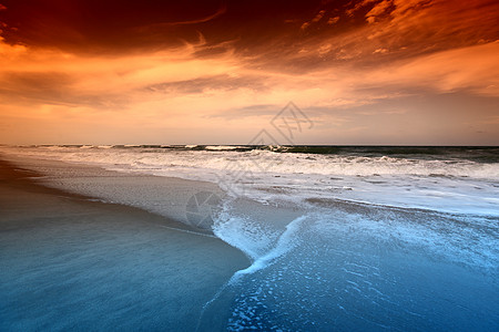 海洋太阳海浪天空海滩海岸闲暇日落阳光天气假期波浪图片