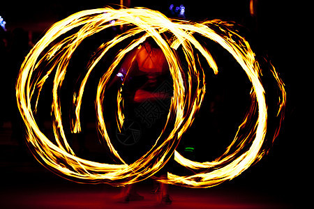 火舞者火焰舞蹈家火炬挑战文化小径男人特技危险舞蹈图片