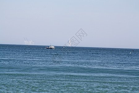 渔船海景蓝色太阳支撑假期钓鱼天空海洋海浪海岸线图片