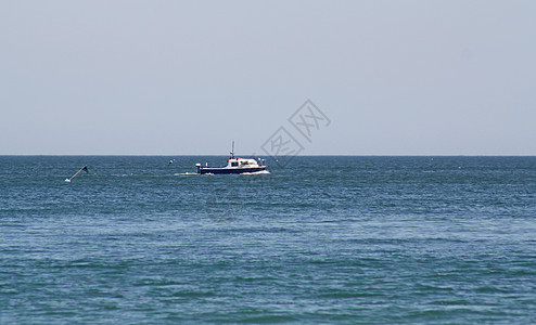 渔船支撑太阳海浪渔夫海岸线钓鱼海岸商业海洋血管图片