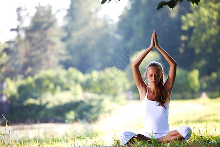 高巴瑜瑜伽树木冥想活力专注姿势女性饮食女士平衡成人图片