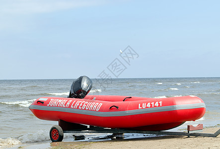 海岸橡胶救生船拖车图片