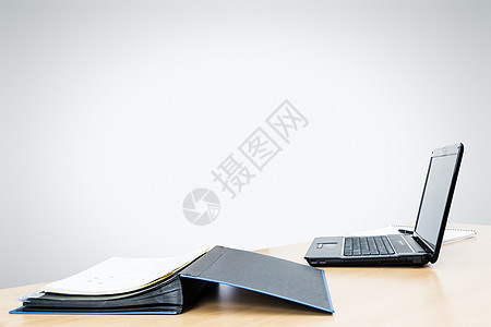 桌面笔记本笔记桌子展示小路键盘木头屏幕办公室互联网技术图片