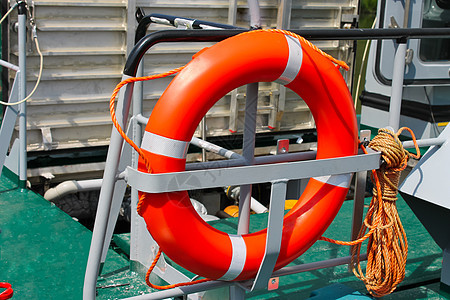 船坞正在修理的船舶上的救生艇上腰带稻草帮助蓝色运输橙子绳索港口船厂浮标图片