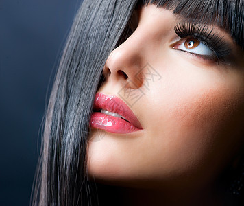 美容和健康黑发 时装布罗奈特奢华造型化妆品染色调子发型理发眼影口红女孩图片