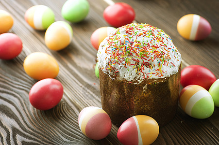 彩色复活节鸡蛋和蛋糕木头假期边界节日蛋壳谷物庆典食物传统季节图片
