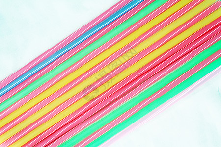 草水派对塑料管子圆圈饮料管道乐趣稻草苏打彩虹背景图片