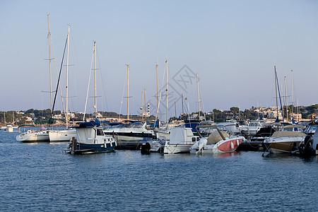 夏季在海港海外的海上捕鱼艇绳索码头海岸旅行假期食物水产海滩桅杆海洋图片