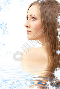 在水中长发的美丽女子女士平衡皮肤肩膀卫生福利女孩女性保健护理图片