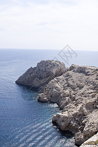 夏天美丽的岩石石海 夏季的海洋海浪风景岩石旅行空气海滩天空晴天季节天气图片