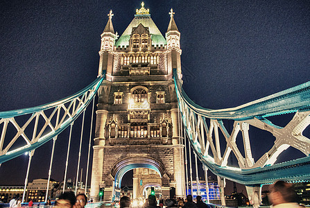 伦敦塔桥结构的美丽夜景之景纪念碑城市石头首都艺术天空国家花岗岩吸引力反射图片