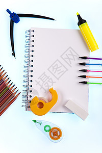 办公室和学生附件 笔记本统治者学校教育铅笔蜡笔钢笔桌子橡皮剪刀材料图片