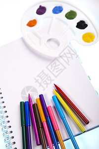 白色背景的学校工具Name笔记本橡皮学生铅笔钢笔画笔齿轮教育材料办公室图片