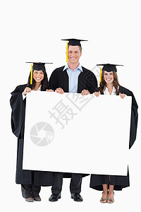 从大学毕业的3名全年毕业生中 有一些空白p图片