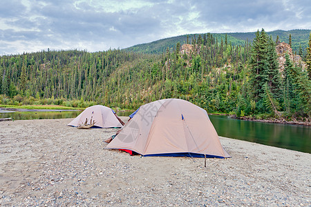 边远育空泰加荒野的河流帐篷自由旅行支撑森林农村假期冒险闲暇庇护所地区图片