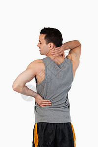 运动运动员背部疼痛的肖像图片