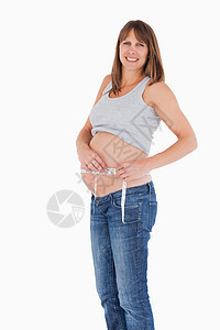 好爱抚的孕妇 站着时测量她的肚子图片