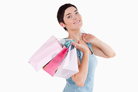 黑头发妇女冒着购物袋的面容女士衣服喜悦店铺购物者购物中心工作室奢华零售礼物图片