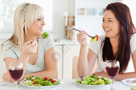 吃元宵喜欢吃沙拉的女人背景
