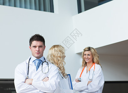 医院3名医生同事案件团体工人卫生女士女性男人药品女孩图片