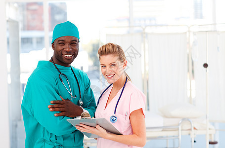 医院的医生和护士实验室同事职业房间保健商业从业者药品微笑工作图片