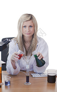 从事实验的女科学家药品医生男性女性女士测试专注工作医师化学品图片
