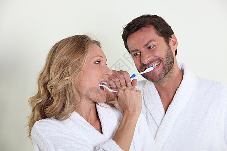 刷牙棉布金发女郎风俗牙齿胡须呼吸卫生牙膏刷子长袍图片