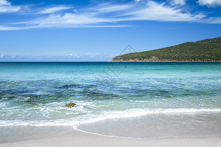 葡萄酒玻璃海湾地平线海岸冲浪阳光场景假期海洋蓝色旅行酒杯图片