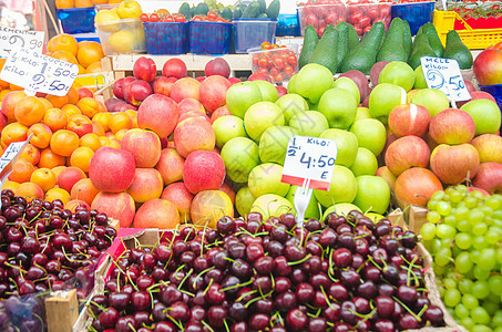 市场摊位上的水果和蔬菜食物价格购物店铺生产销售杂货店香蕉维生素橙子图片