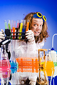 实验室有趣的女性化学家技术液体生物化学管道技术员学习显微镜漫画玻璃图片