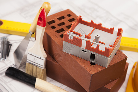 建筑和施工设备工作维修项目头盔塑料黄色锤子红色家庭蓝图图片
