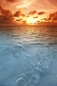 海滩日落橙子季节晴天支撑冲浪假期风景场景阳光海岸高清图片