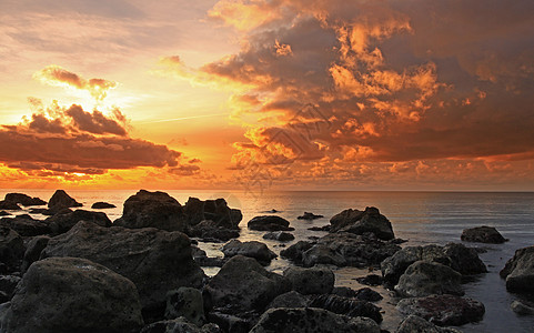 海湾日落风景波浪岩石海岸太阳反射橙子海岸线海滩天空图片