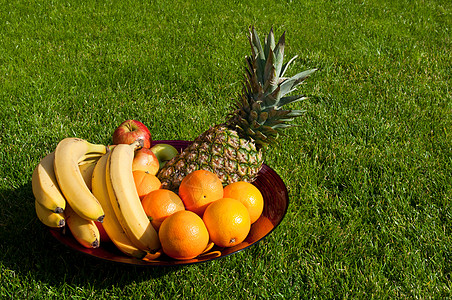 水果碗小吃营养农村香蕉闲暇饮食野餐院子草地甜点图片