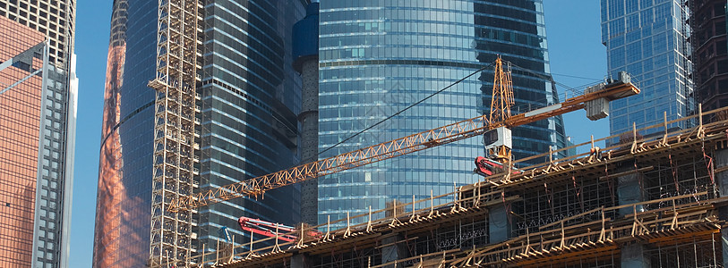 办公楼建筑建造费天空景观建筑学黄色蓝色商业建造反射吊装办公室图片