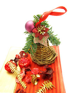 干燥的植物和水铃作为圣诞装饰品图片