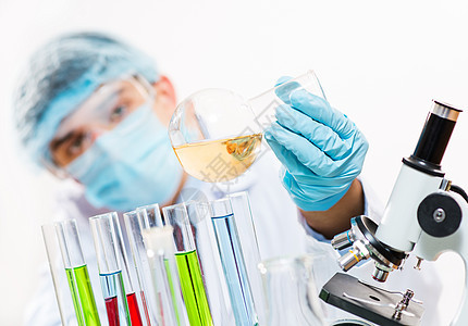 在实验室工作的科学家们化学科学液体外套医生测试女性成人技术烧杯图片