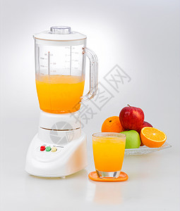 水果和橙汁搅拌机图片