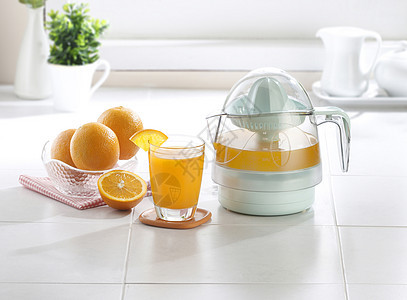 厨房的橙汁搅拌机工具图片