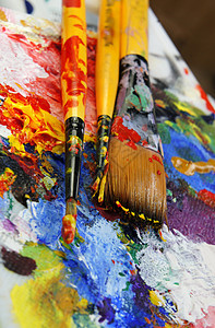 艺术调色盘画笔教育物品紫色水彩画工具画架蓝色克力爱好图片