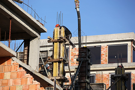 建筑工地工程起重机项目建筑物财产天空水泥两极建造木板图片