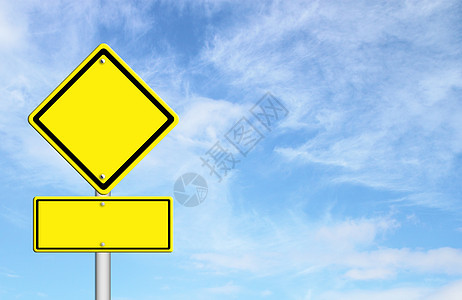 蓝色天空的空白黄色交通标志钻石旅行金属街道警告危险运输路标邮政注意力图片